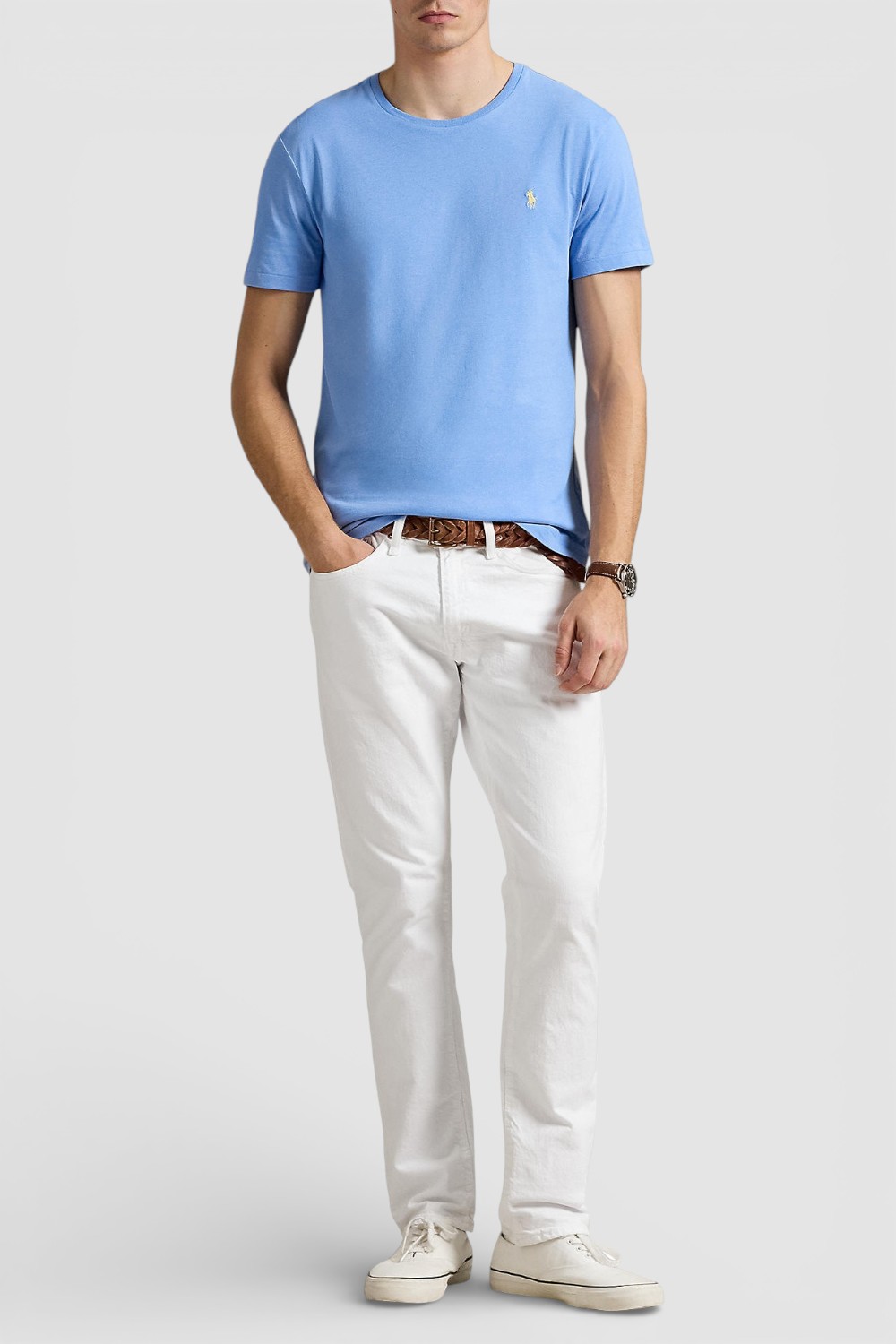 תמונת כל הלוק של חולצת טי